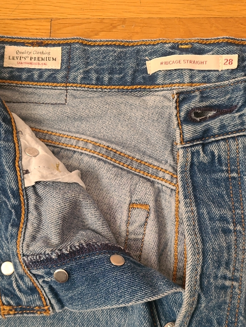 Levi's Ribcage Straight Leg Midium Wash Jeans - Picture 3 of 7